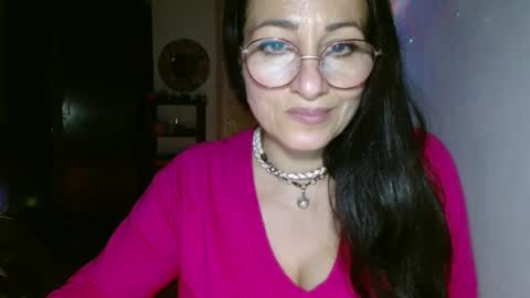 Snapshot of ginaoneon chatting on 02.12.25 GinaONeon online show from 02.12.25