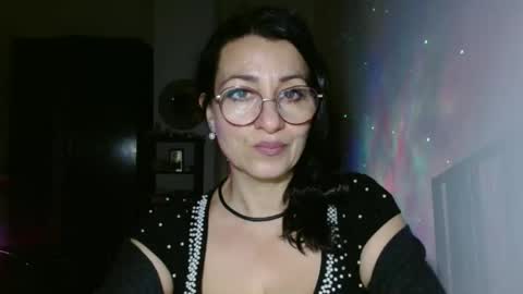 Snapshot of ginaoneon chatting on 03.04.25 GinaONeon online show from 03.04.25