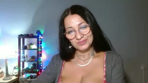 Snapshot of ginaoneon chatting on 10.10.25 GinaONeon online show from 10.10.25