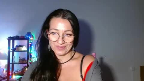 Snapshot of ginaoneon chatting on 10.20.25 GinaONeon online show from 10.20.25