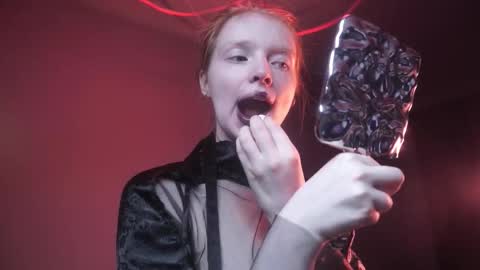        im expecting 350 thumbs up on my altar   online show from 10.02.25