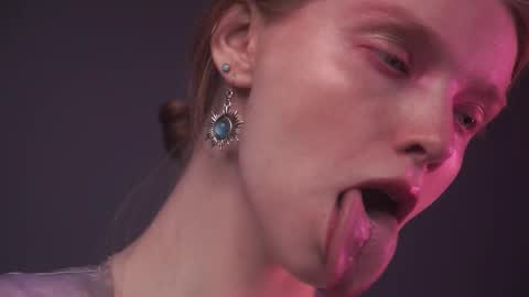        im expecting 350 thumbs up on my altar   online show from 01.07.26