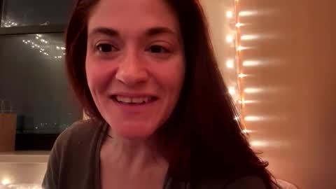 Snapshot of gingerlynx chatting on 11.25.25 gingerlynx online show from 11.25.25