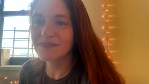 Snapshot of gingerlynx chatting on 11.26.25 gingerlynx online show from 11.26.25