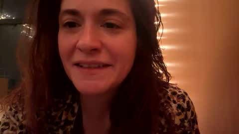 Snapshot of gingerlynx chatting on 11.29.25 gingerlynx online show from 11.29.25