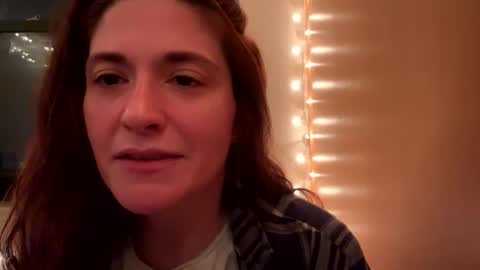 Snapshot of gingerlynx chatting on 11.30.25 gingerlynx online show from 11.30.25