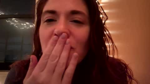 Snapshot of gingerlynx chatting on 12.03.25 gingerlynx online show from 12.03.25