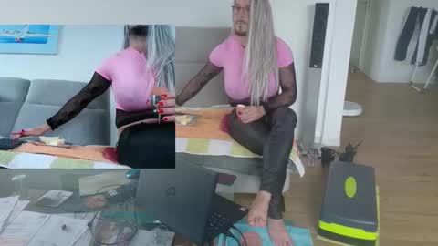 Snapshot of gingerpink1911 chatting on 11.24.25 GingerPink online show from 11.24.25