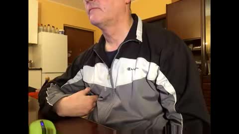 Snapshot of giovanni_1964 chatting on 12.31.24 giovanni_1964 online show from 12.31.24