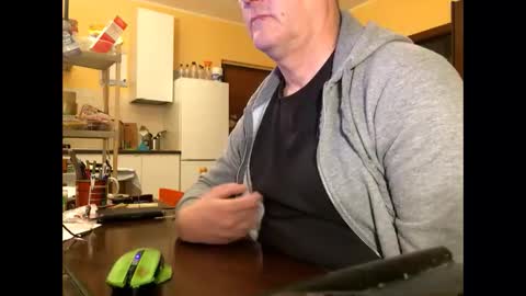 Snapshot of giovanni_1964 chatting on 03.10.25 giovanni_1964 online show from 03.10.25