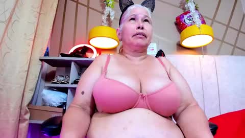 Snapshot of girl_amada chatting on 02.28.25 Girl Amada online show from 02.28.25
