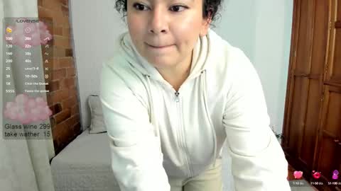 girl_inline online show from 02.23.25