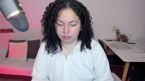 girl_inline online show from 11.24.25