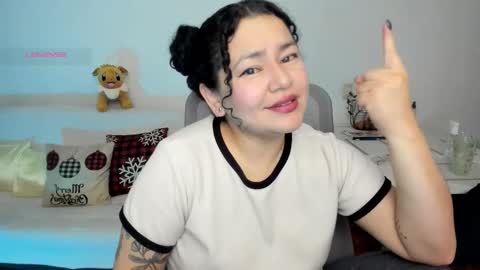 girl_inline online show from 12.01.25