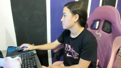 Snapshot of girl_princess18 chatting on 02.25.26 girl_princess18 online show from 02.25.26