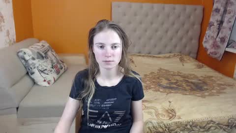 Snapshot of girl_summer97 chatting on 01.25.25 Katia online show from 01.25.25