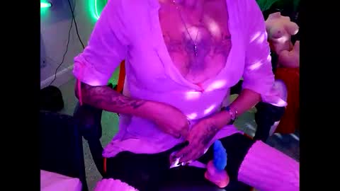 Snapshot of girls227445638252 chatting on 09.28.25 girls227445638252 online show from 09.28.25