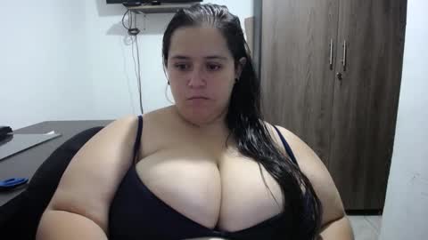 Snapshot of girls69x chatting on 01.15.25 Ela online show from 01.15.25