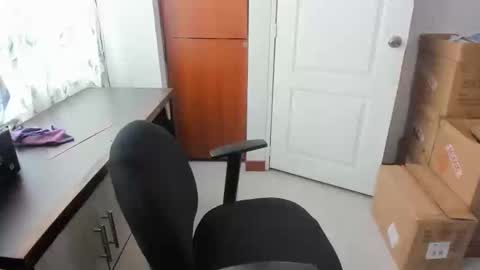 Snapshot of girls69x chatting on 10.14.25 Ela online show from 10.14.25