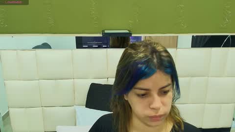 Snapshot of gisell_gomez chatting on 09.18.25 Gisell online show from 09.18.25