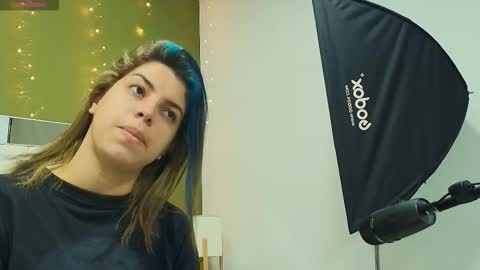 Snapshot of gisell_gomez chatting on 10.05.25 Gisell online show from 10.05.25