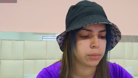 Snapshot of gisell_gomez chatting on 11.07.25 Gisell online show from 11.07.25