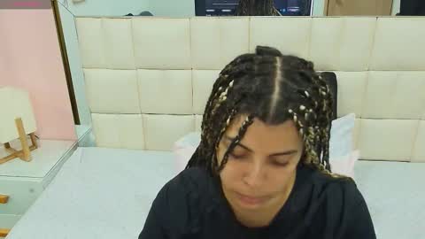 Snapshot of gisell_gomez chatting on 12.02.25 Gisell online show from 12.02.25