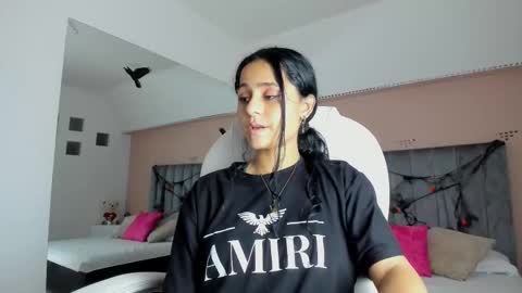 GISELLE ROLDAN online show from 10.11.25