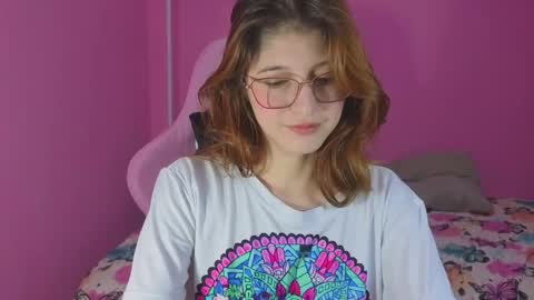 Snapshot of giseselle chatting on 06.08.26 giselle online show from 06.08.26
