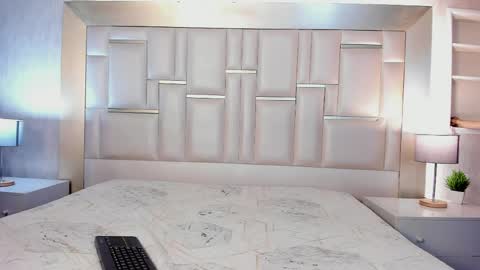 Giselle Tompos online show from 04.04.26