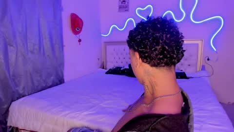 Snapshot of glader_guy chatting on 10.13.25 only for you bby online show from 10.13.25