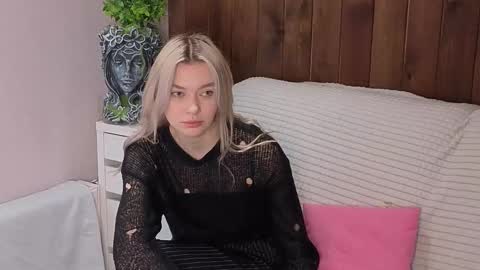 Snapshot of gladysrevels chatting on 02.12.26 Angel online show from 02.12.26