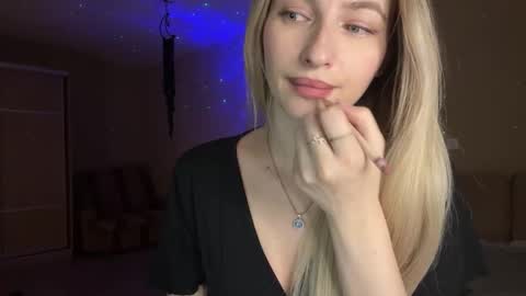 Snapshot of glamour_rogue chatting on 12.03.25 glamour_rogue online show from 12.03.25