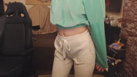 Snapshot of glamourhottie chatting on 12.13.24 Glamourhottie online show from 12.13.24
