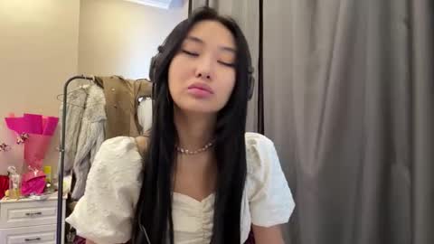 Mia online show from 03.24.26