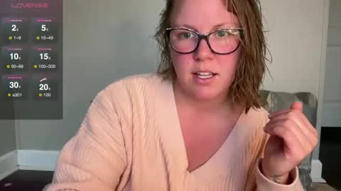 Snapshot of glitterkitty_108 chatting on 01.06.25 GlitterKitty 108 online show from 01.06.25