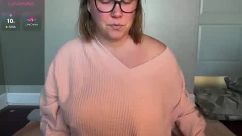 Snapshot of glitterkitty_108 chatting on 01.08.25 GlitterKitty 108 online show from 01.08.25