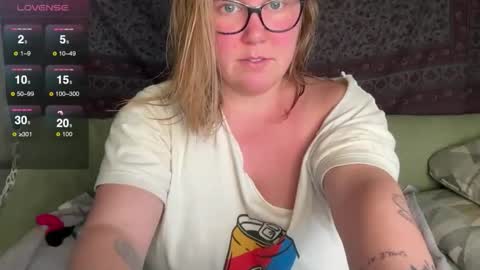 Snapshot of glitterkitty_108 chatting on 01.09.26 GlitterKitty 108 online show from 01.09.26