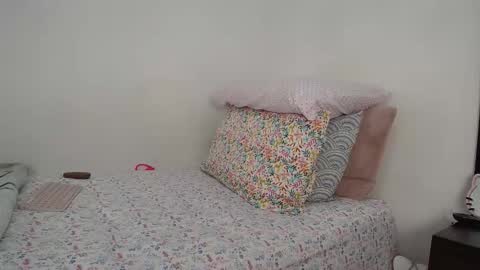 Snapshot of glitterwater chatting on 02.04.26 suzy online show from 02.04.26