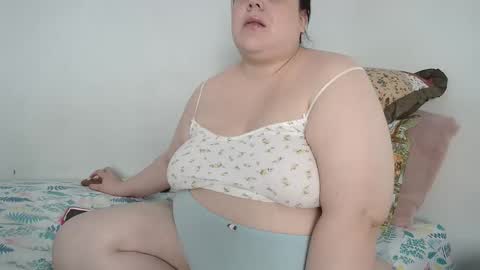 Snapshot of glitterwater chatting on 02.20.26 suzy online show from 02.20.26