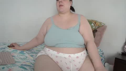 Snapshot of glitterwater chatting on 02.23.26 suzy online show from 02.23.26