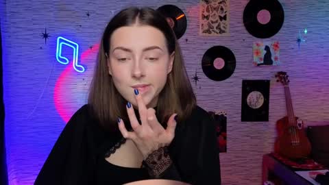 Snapshot of glo_lo chatting on 12.02.24 Bye everybody Ill be online Monday December 2nd Saturday and Sunday off online show from 12.02.24