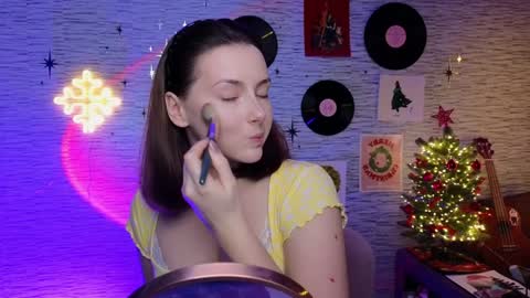 Snapshot of glo_lo chatting on 01.07.25 Bye everybody Ill be online Monday December 2nd Saturday and Sunday off online show from 01.07.25