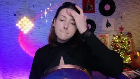 Snapshot of glo_lo chatting on 01.08.25 Bye everybody Ill be online Monday December 2nd Saturday and Sunday off online show from 01.08.25