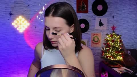 Snapshot of glo_lo chatting on 01.10.25 Bye everybody Ill be online Monday December 2nd Saturday and Sunday off online show from 01.10.25