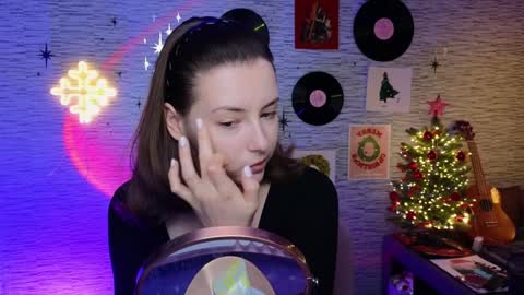 Snapshot of glo_lo chatting on 01.17.25 Bye everybody Ill be online Monday December 2nd Saturday and Sunday off online show from 01.17.25