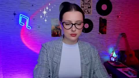 Snapshot of glo_lo chatting on 02.05.25 Bye everybody Ill be online Monday December 2nd Saturday and Sunday off online show from 02.05.25