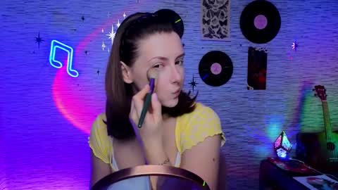 Snapshot of glo_lo chatting on 02.07.25 Bye everybody Ill be online Monday December 2nd Saturday and Sunday off online show from 02.07.25