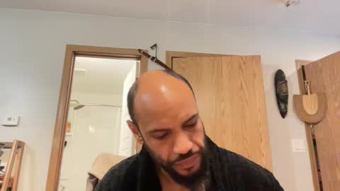 Snapshot of globalmovement chatting on 12.05.25 globalmovement online show from 12.05.25