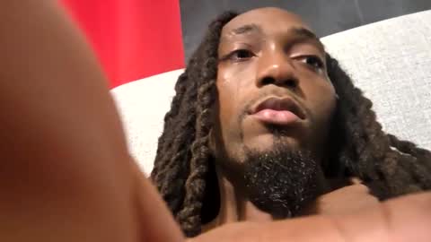 Snapshot of glomightyj chatting on 12.15.25 glomightyj online show from 12.15.25